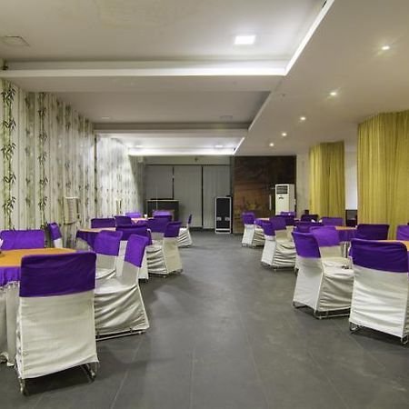 Treebo Palm Tree Palam Vihar Hotel Gurgaon Exterior foto
