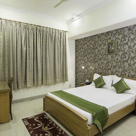 Treebo Palm Tree Palam Vihar Hotel Gurgaon Exterior foto