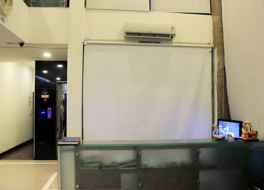 Treebo Palm Tree Palam Vihar Hotel Gurgaon Exterior foto