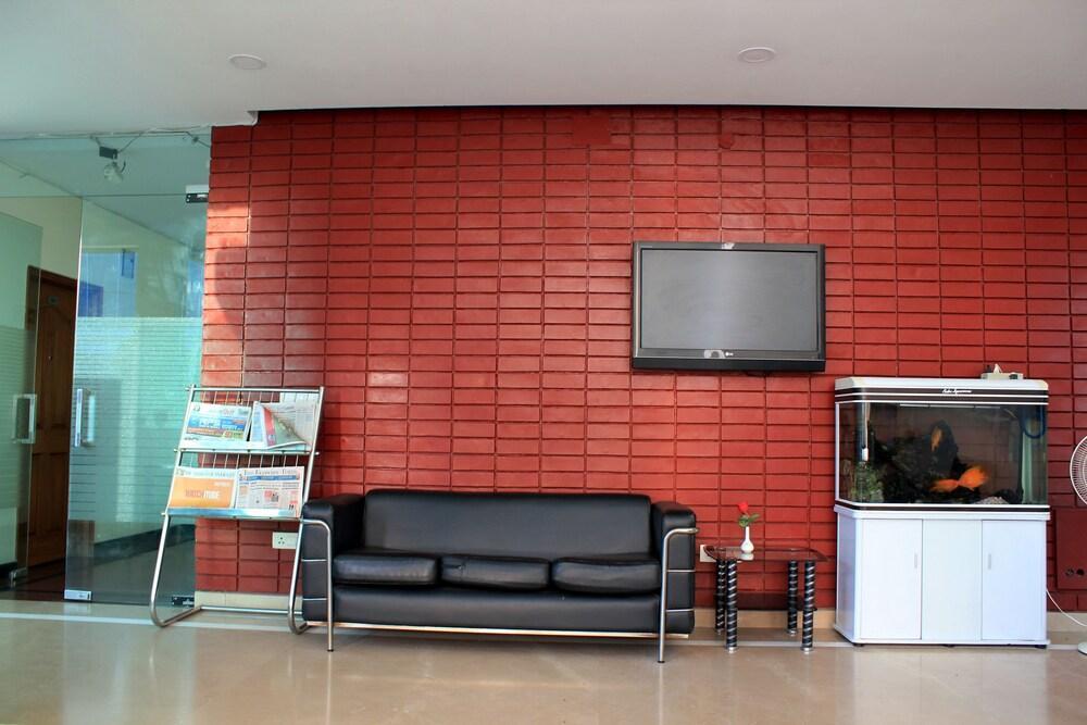 Treebo Palm Tree Palam Vihar Hotel Gurgaon Exterior foto