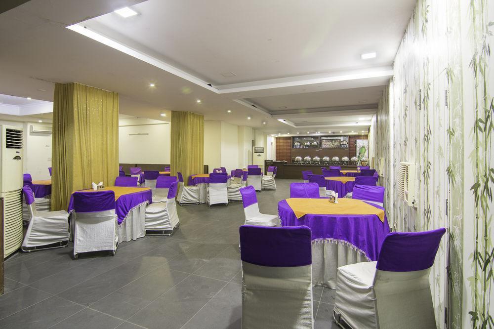 Treebo Palm Tree Palam Vihar Hotel Gurgaon Exterior foto