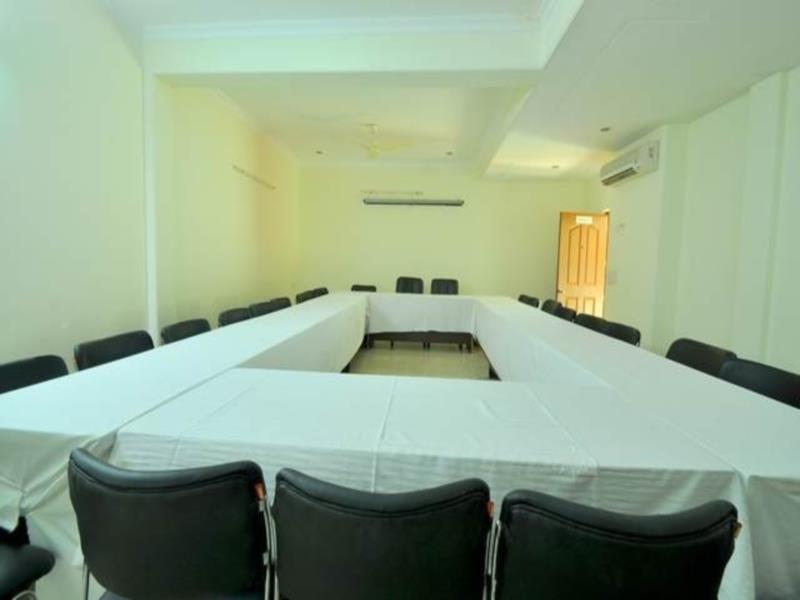 Treebo Palm Tree Palam Vihar Hotel Gurgaon Exterior foto